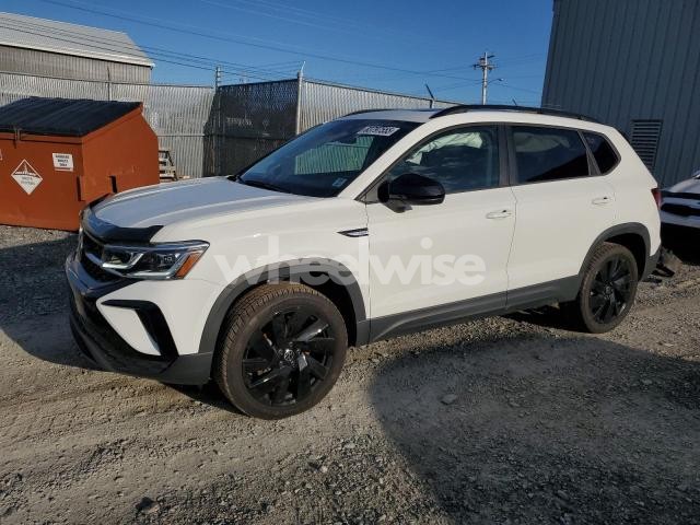 Photo 2 of 2024 VOLKSWAGEN TAOS SE N/A (VIN 3VVLX7B25RM131419)