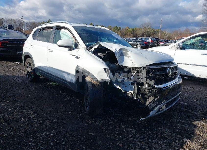 2022 Volkswagen Taos 1.5T SE (VIN 3VVLX7B26NM004558) main photo