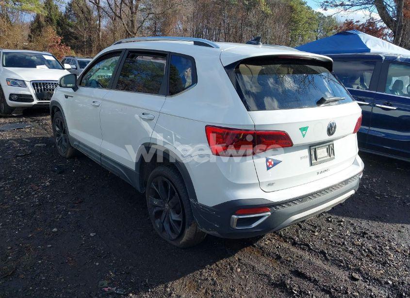 Photo 3 of 2022 Volkswagen Taos 1.5T SE (VIN 3VVLX7B26NM004558)