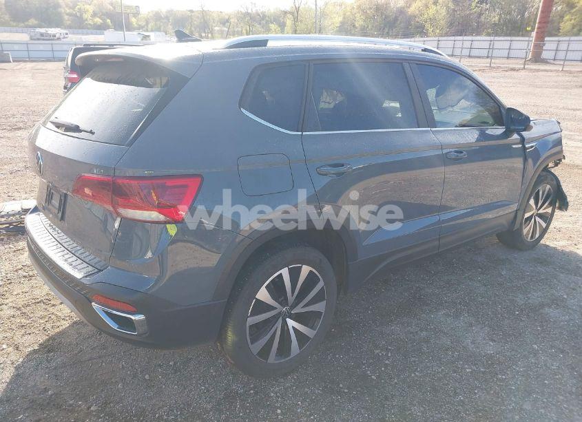 Photo 4 of 2022 Volkswagen Taos 1.5T SE (VIN 3VVLX7B26NM077297)