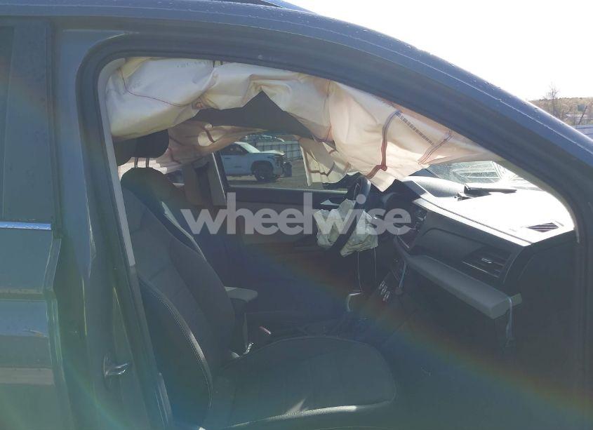 Photo 5 of 2022 Volkswagen Taos 1.5T SE (VIN 3VVLX7B26NM077297)