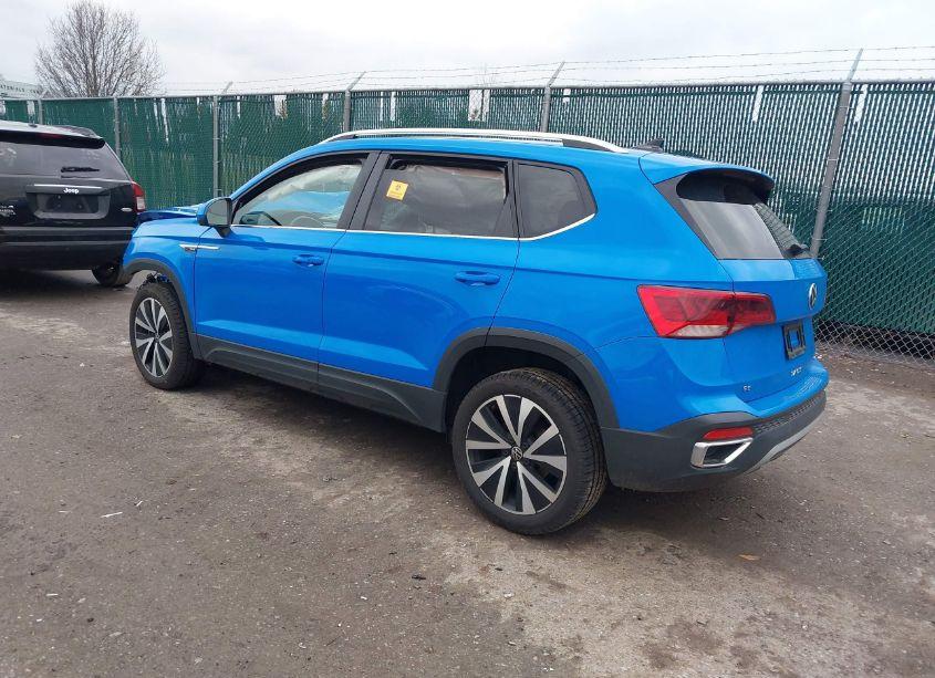 Photo 3 of 2022 Volkswagen Taos 1.5T SE (VIN 3VVLX7B27NM038198)