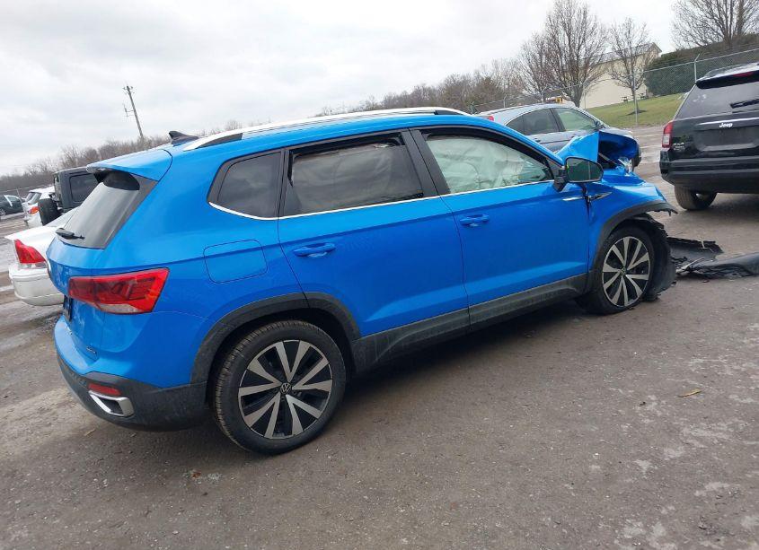 Photo 4 of 2022 Volkswagen Taos 1.5T SE (VIN 3VVLX7B27NM038198)