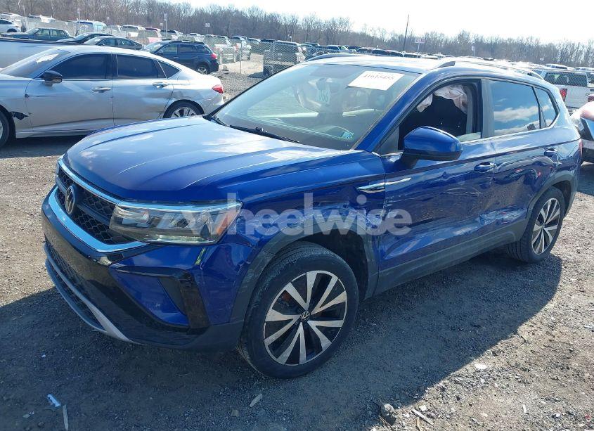 Photo 2 of 2022 Volkswagen Taos 1.5T SE (VIN 3VVLX7B28NM099124)