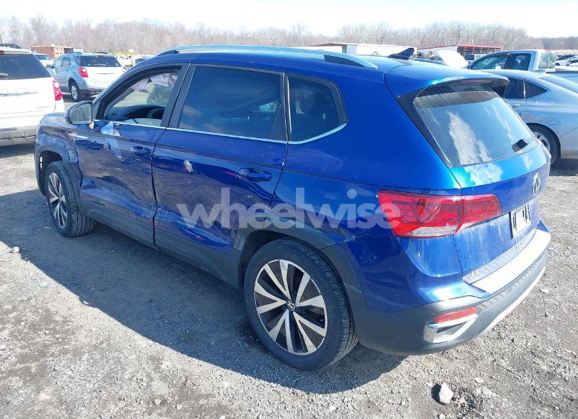 Photo 3 of 2022 Volkswagen Taos 1.5T SE (VIN 3VVLX7B28NM099124)