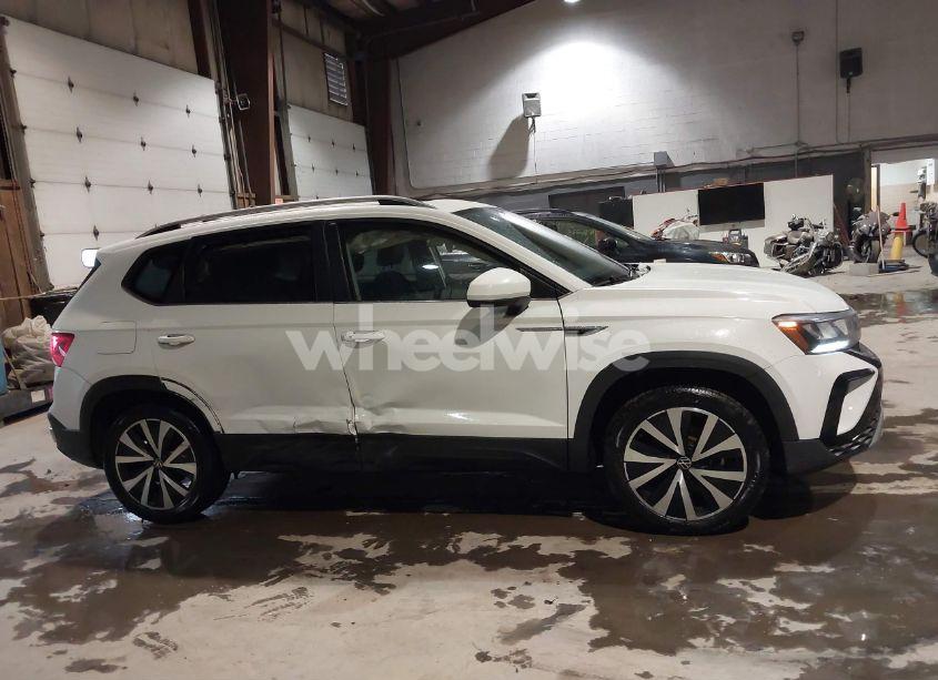 Photo 13 of 2022 Volkswagen Taos 1.5T SE (VIN 3VVLX7B29NM021449)