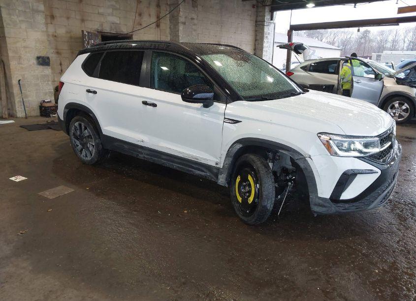 2024 Volkswagen Taos 1.5T SE BLACK (VIN 3VVLX7B29RM099798) main photo