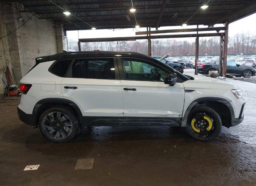 Photo 14 of 2024 Volkswagen Taos 1.5T SE BLACK (VIN 3VVLX7B29RM099798)