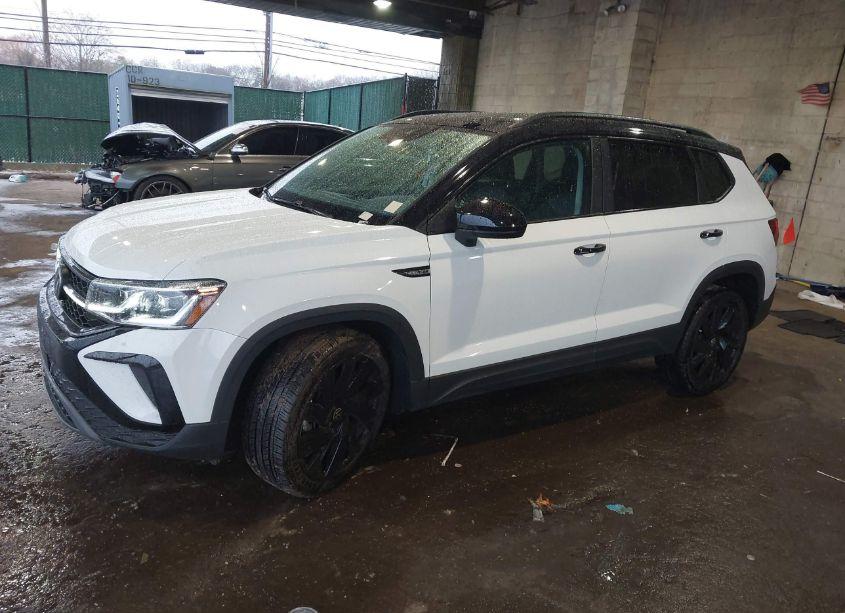 Photo 2 of 2024 Volkswagen Taos 1.5T SE BLACK (VIN 3VVLX7B29RM099798)