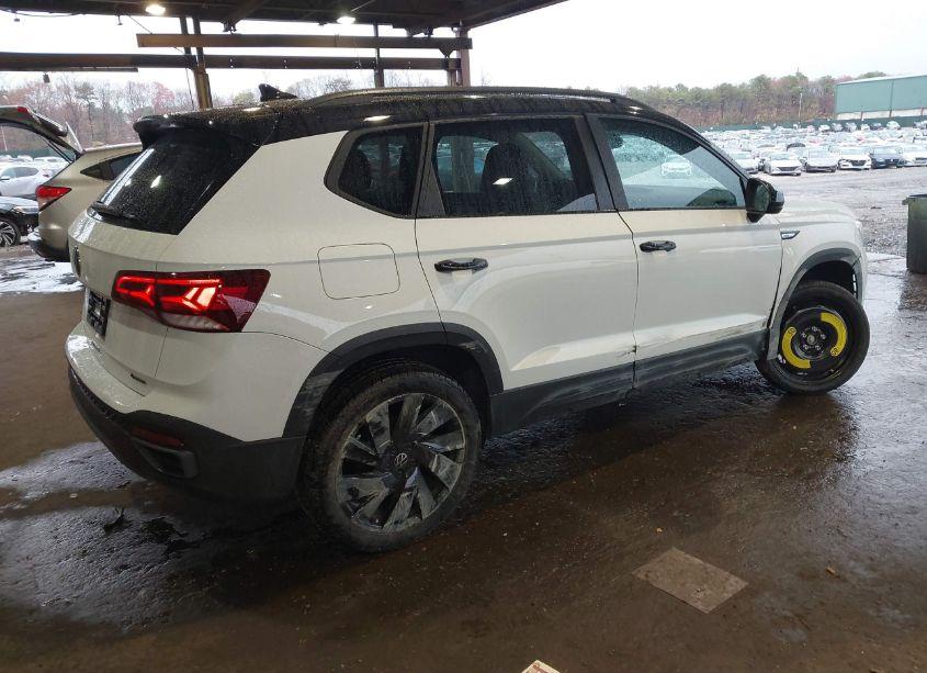 Photo 4 of 2024 Volkswagen Taos 1.5T SE BLACK (VIN 3VVLX7B29RM099798)