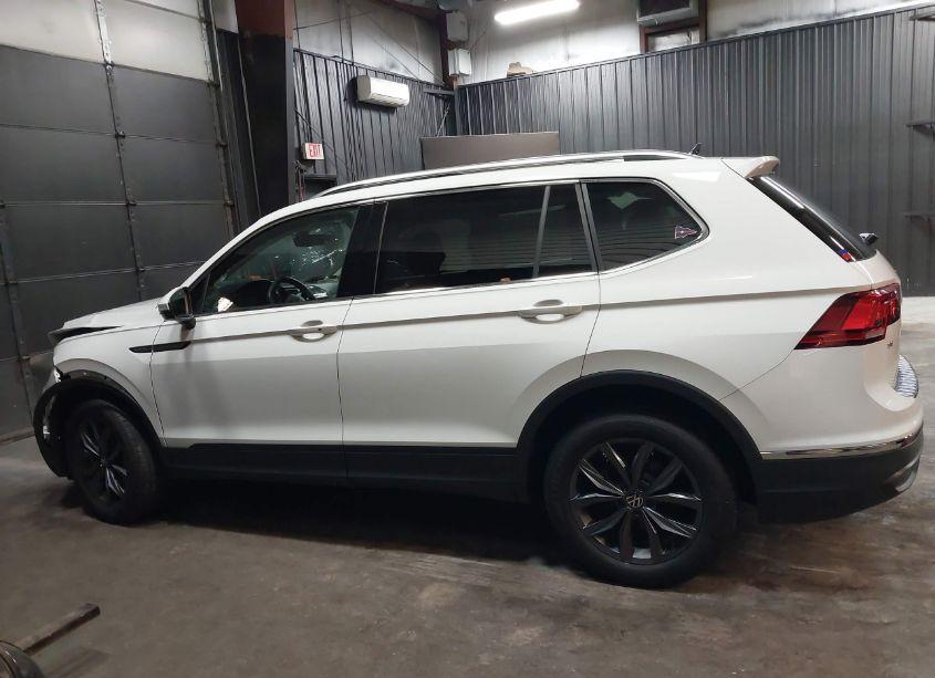 Photo 14 of 2024 Volkswagen Tiguan 2.0T SE/WOLFSBURG EDITION (VIN 3VVMB7AX0RM026819)