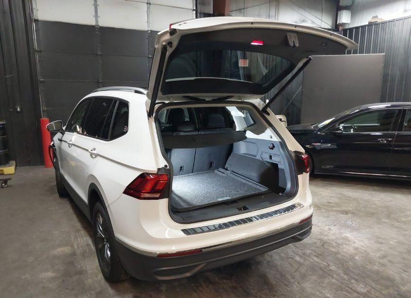 Photo 3 of 2024 Volkswagen Tiguan 2.0T SE/WOLFSBURG EDITION (VIN 3VVMB7AX0RM026819)