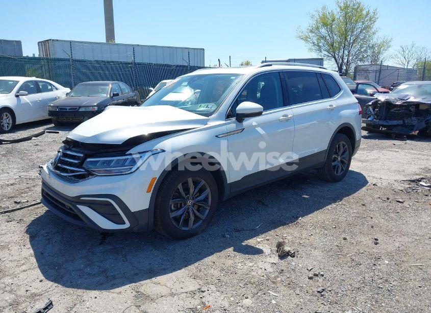 Photo 2 of 2023 Volkswagen Tiguan 2.0T SE (VIN 3VVMB7AX4PM128427)