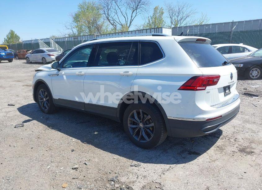 Photo 3 of 2023 Volkswagen Tiguan 2.0T SE (VIN 3VVMB7AX4PM128427)
