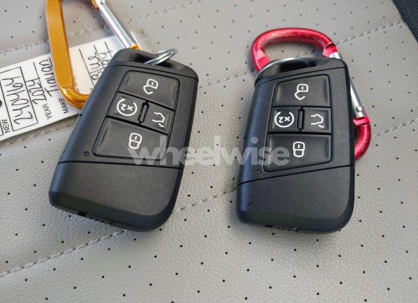 Photo 11 of 2024 Volkswagen Tiguan 2.0T SE/WOLFSBURG EDITION (VIN 3VVMB7AX4RM108794)