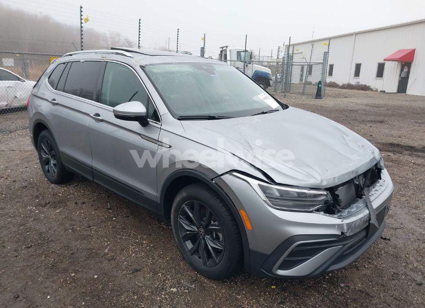 2024 Volkswagen Tiguan 2.0T SE/2.0T WOLFSBURG EDITION (VIN 3VVMB7AX5RM185299) main photo