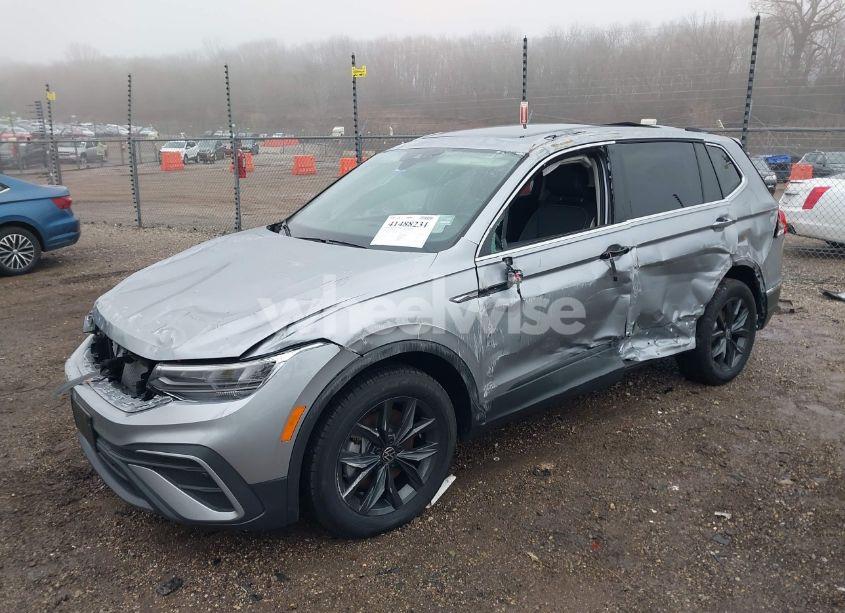 Photo 2 of 2024 Volkswagen Tiguan 2.0T SE/2.0T WOLFSBURG EDITION (VIN 3VVMB7AX5RM185299)