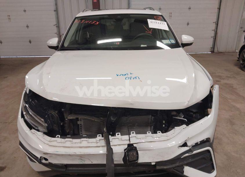 Photo 12 of 2024 Volkswagen Tiguan 2.0T SE/2.0T WOLFSBURG EDITION (VIN 3VVMB7AX6RM135219)