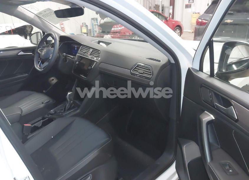 Photo 5 of 2024 Volkswagen Tiguan 2.0T SE/2.0T WOLFSBURG EDITION (VIN 3VVMB7AX6RM135219)