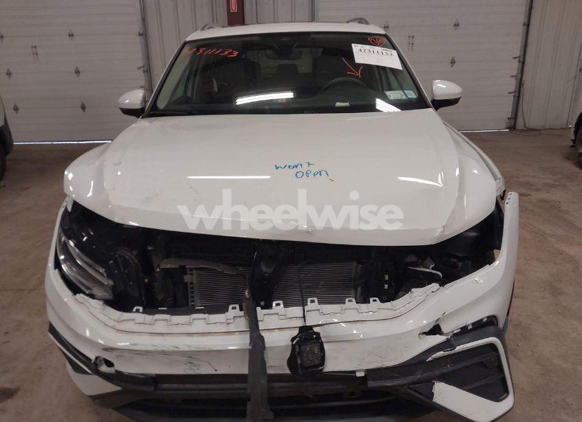 Photo 6 of 2024 Volkswagen Tiguan 2.0T SE/2.0T WOLFSBURG EDITION (VIN 3VVMB7AX6RM135219)