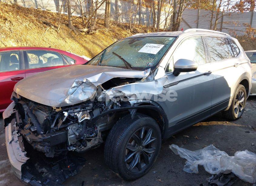 Photo 2 of 2023 Volkswagen Tiguan 2.0T SE (VIN 3VVMB7AX7PM017807)