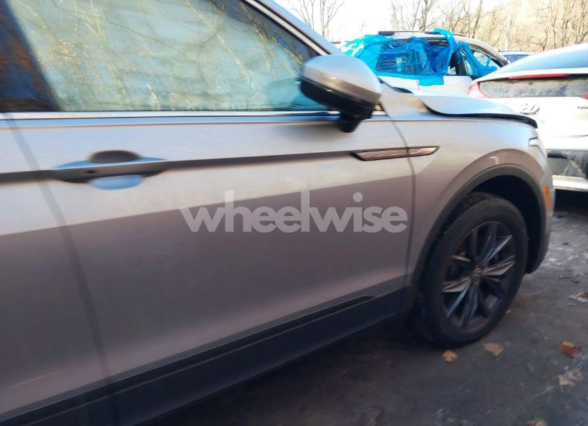 Photo 21 of 2023 Volkswagen Tiguan 2.0T SE (VIN 3VVMB7AX7PM017807)