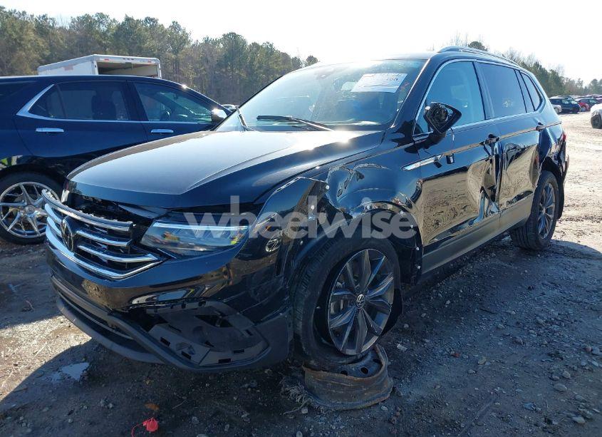 Photo 2 of 2023 Volkswagen Tiguan 2.0T SE (VIN 3VVMB7AX7PM032629)