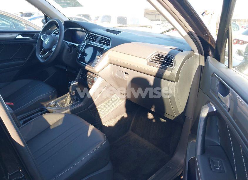 Photo 5 of 2023 Volkswagen Tiguan 2.0T SE (VIN 3VVMB7AX7PM032629)