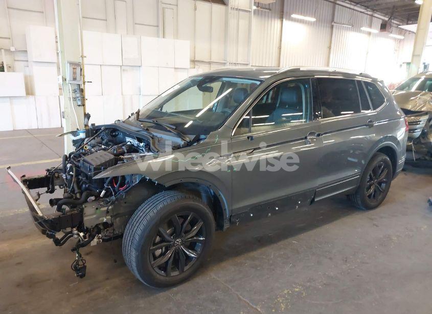 Photo 2 of 2024 Volkswagen Tiguan 2.0T SE (VIN 3VVMB7AX7RM118655)