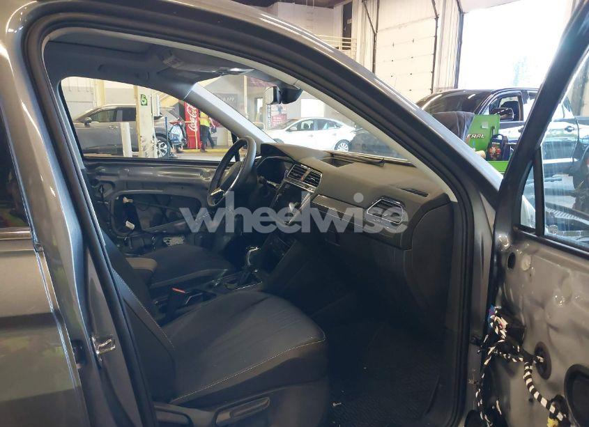 Photo 5 of 2024 Volkswagen Tiguan 2.0T SE (VIN 3VVMB7AX7RM118655)