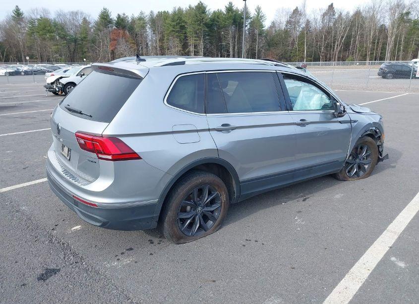 Photo 4 of 2024 Volkswagen Tiguan 2.0T SE/WOLFSBURG EDITION (VIN 3VVMB7AX8RM034392)