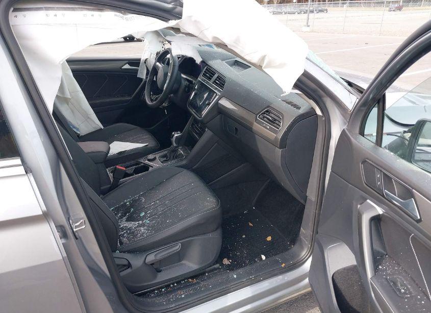 Photo 5 of 2024 Volkswagen Tiguan 2.0T SE/WOLFSBURG EDITION (VIN 3VVMB7AX8RM034392)