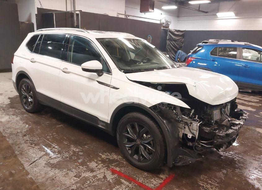 2024 Volkswagen Tiguan 2.0T SE/WOLFSBURG EDITION (VIN 3VVMB7AX8RM078277) main photo