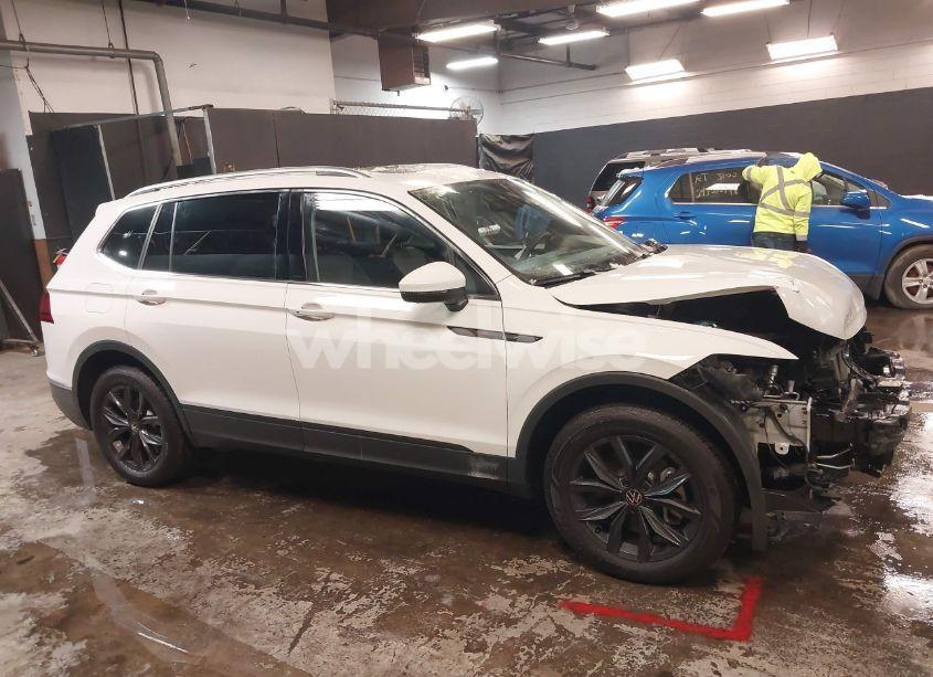 Photo 13 of 2024 Volkswagen Tiguan 2.0T SE/WOLFSBURG EDITION (VIN 3VVMB7AX8RM078277)