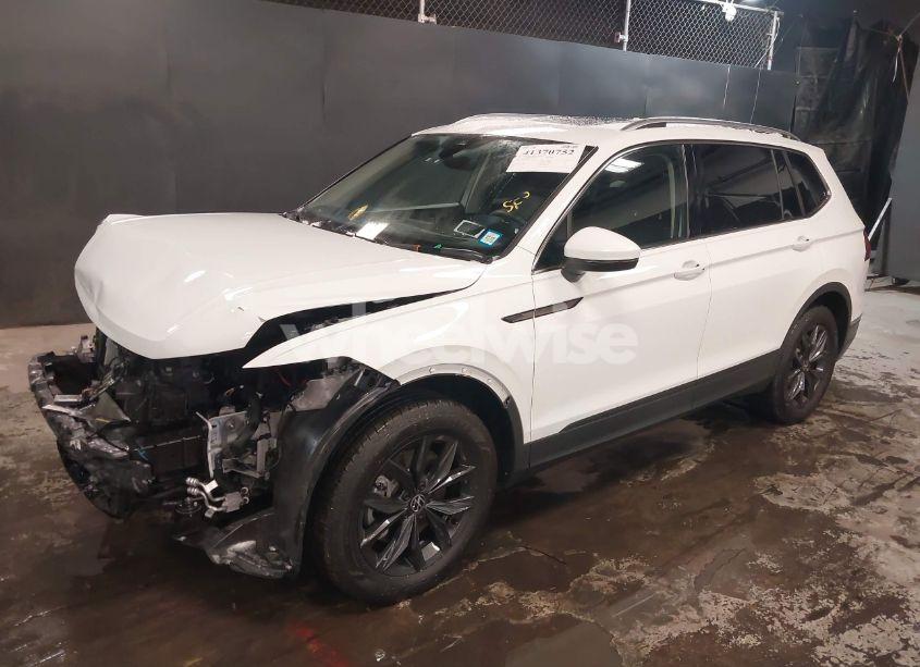 Photo 2 of 2024 Volkswagen Tiguan 2.0T SE/WOLFSBURG EDITION (VIN 3VVMB7AX8RM078277)