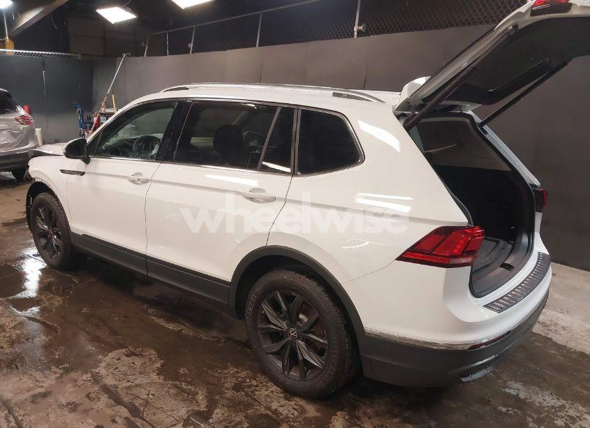 Photo 3 of 2024 Volkswagen Tiguan 2.0T SE/WOLFSBURG EDITION (VIN 3VVMB7AX8RM078277)