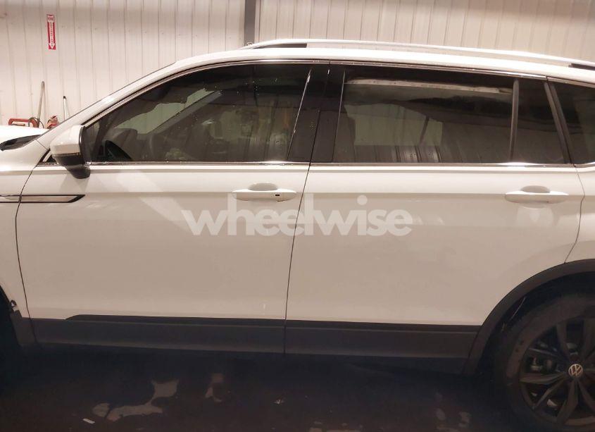 Photo 15 of 2024 Volkswagen Tiguan 2.0T SE/WOLFSBURG EDITION (VIN 3VVMB7AX9RM108094)