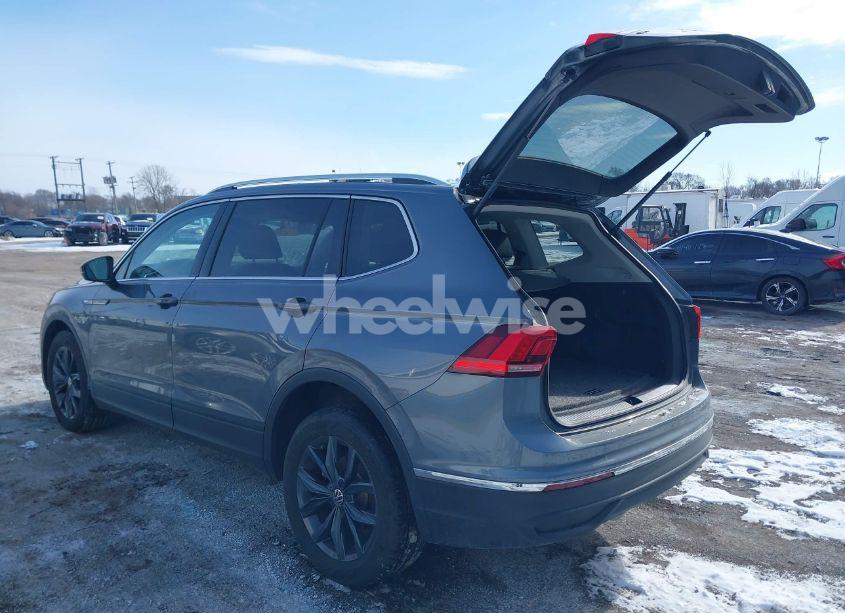 Photo 3 of 2023 Volkswagen Tiguan 2.0T SE (VIN 3VVMB7AXXPM008258)