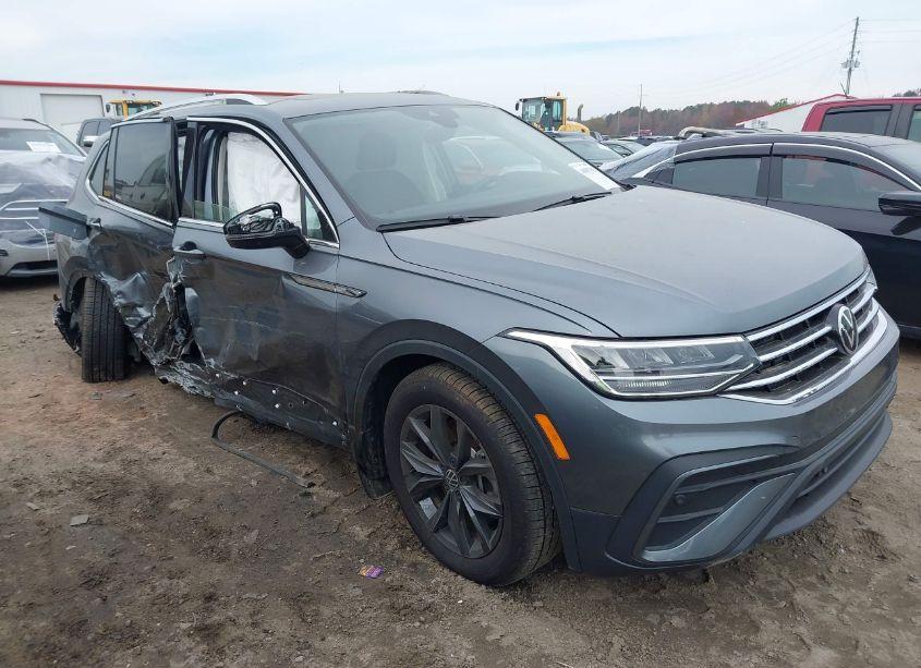 2024 Volkswagen Tiguan 2.0T SE/WOLFSBURG EDITION (VIN 3VVMB7AXXRM067202) main photo