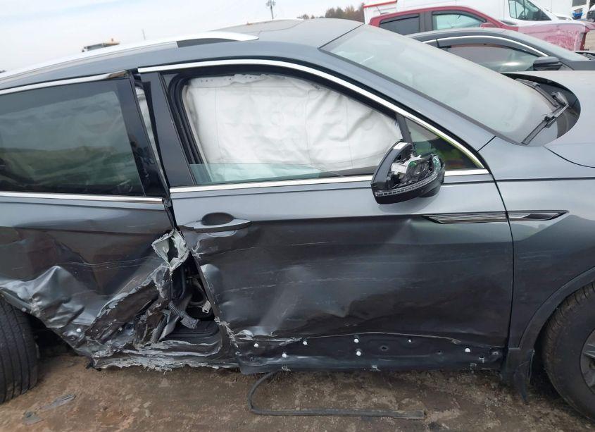 Photo 13 of 2024 Volkswagen Tiguan 2.0T SE/WOLFSBURG EDITION (VIN 3VVMB7AXXRM067202)