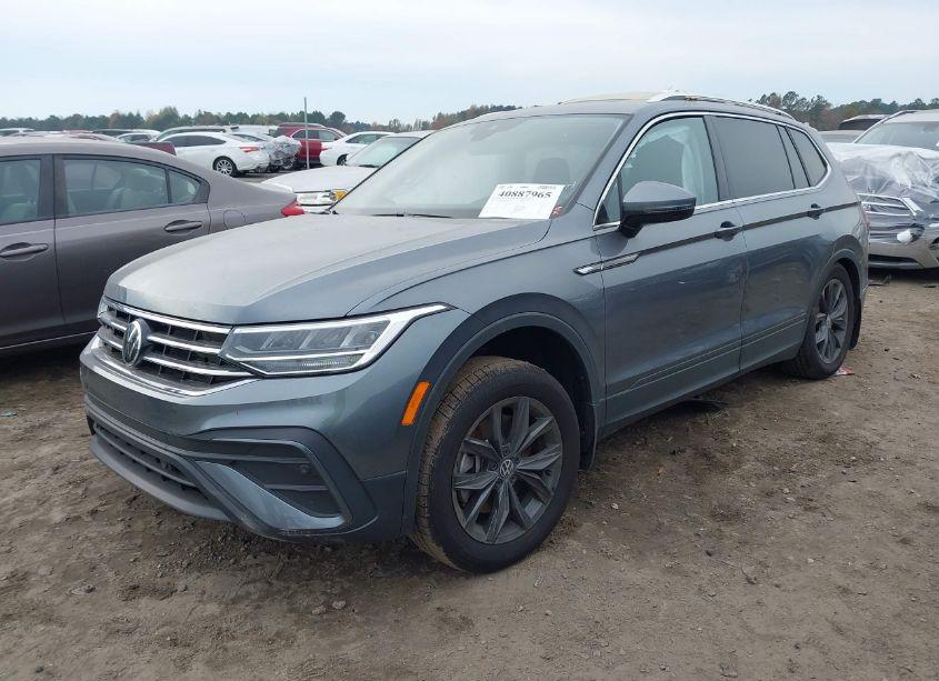 Photo 2 of 2024 Volkswagen Tiguan 2.0T SE/WOLFSBURG EDITION (VIN 3VVMB7AXXRM067202)