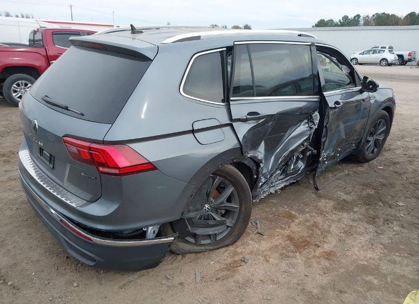 Photo 4 of 2024 Volkswagen Tiguan 2.0T SE/WOLFSBURG EDITION (VIN 3VVMB7AXXRM067202)