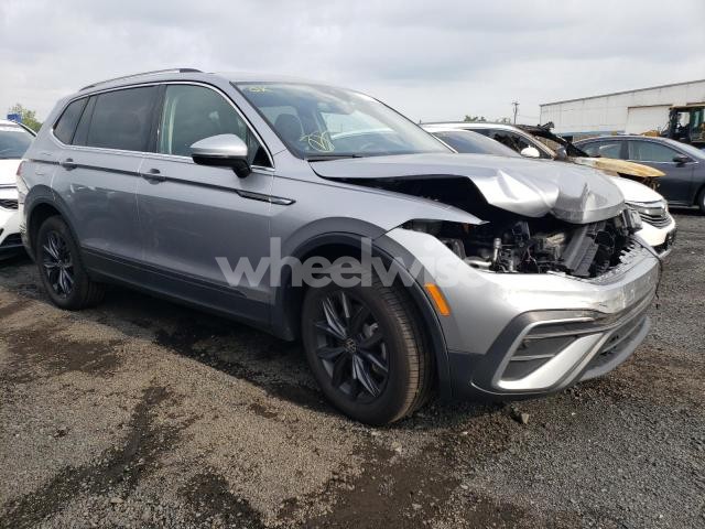 Photo 2 of 2024 VOLKSWAGEN TIGUAN SE (VIN 3VVMB7AXXRM074795)