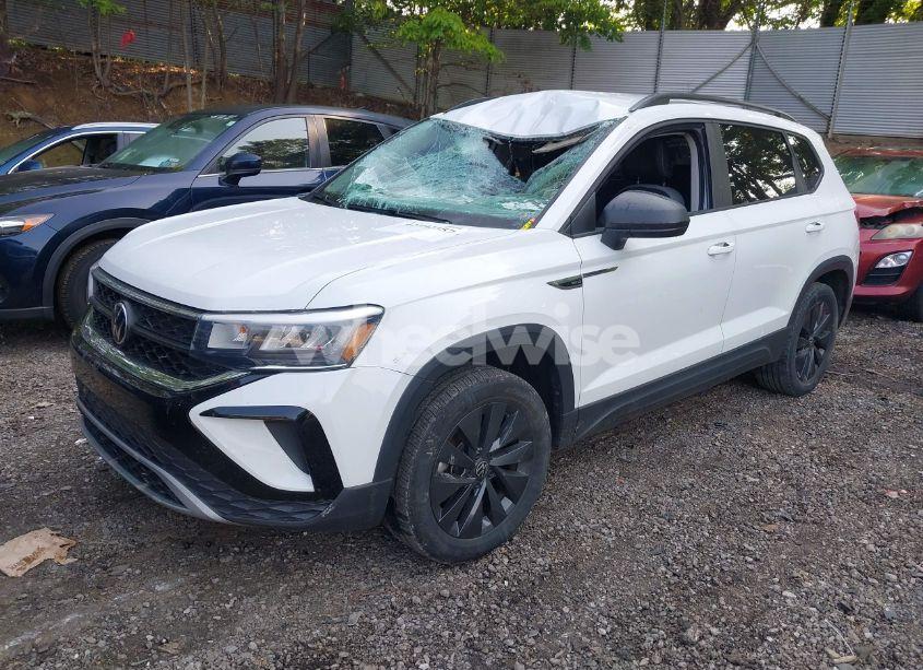 Photo 2 of 2022 Volkswagen Taos 1.5T S (VIN 3VVMX7B21NM055390)