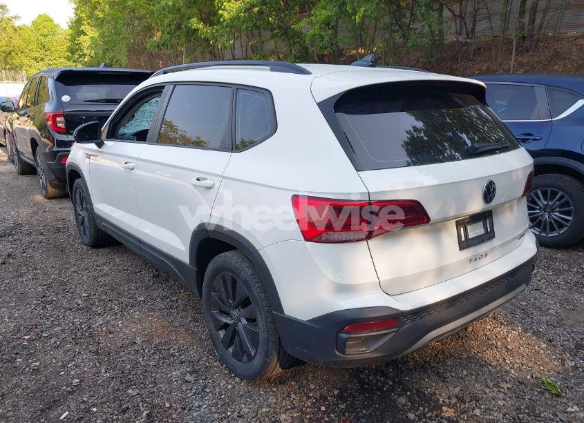 Photo 3 of 2022 Volkswagen Taos 1.5T S (VIN 3VVMX7B21NM055390)