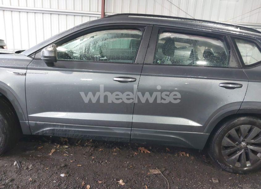 Photo 14 of 2022 Volkswagen Taos 1.5T S (VIN 3VVMX7B25NM025809)