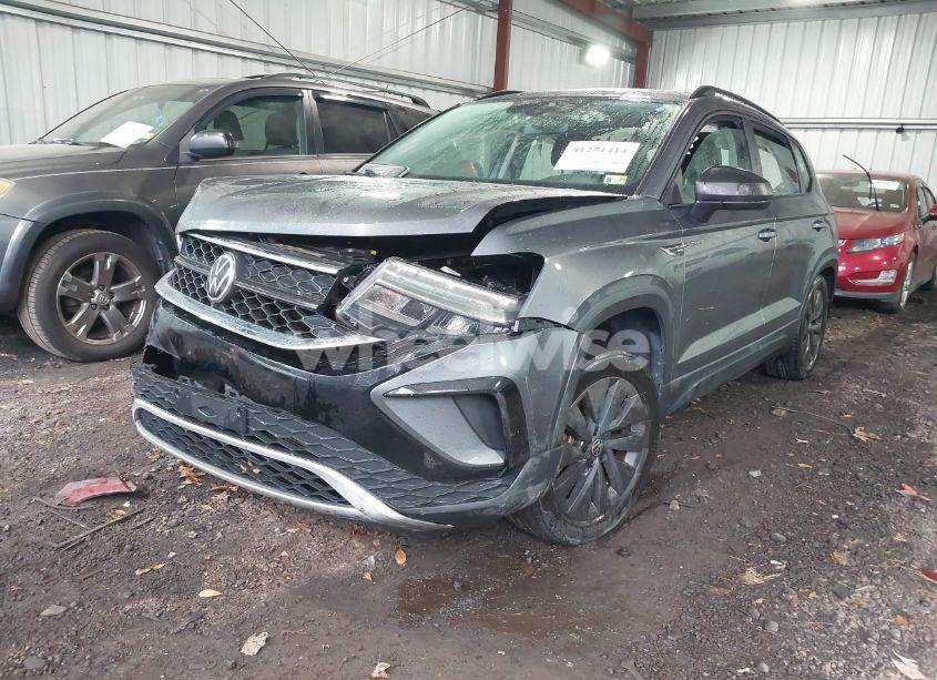 Photo 2 of 2022 Volkswagen Taos 1.5T S (VIN 3VVMX7B25NM025809)