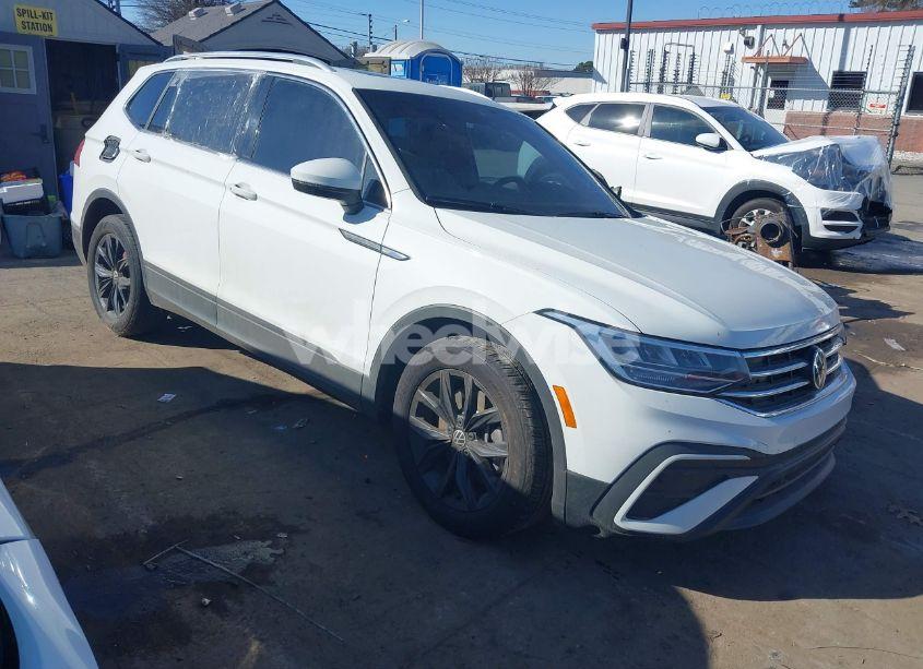 2024 Volkswagen Tiguan (VIN 3VVNB7AX2RM088873) main photo
