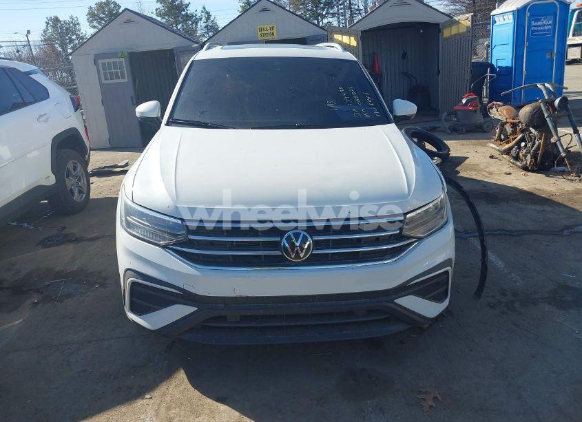 Photo 13 of 2024 Volkswagen Tiguan (VIN 3VVNB7AX2RM088873)