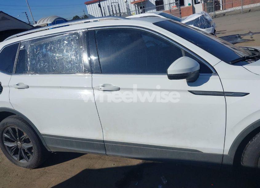 Photo 14 of 2024 Volkswagen Tiguan (VIN 3VVNB7AX2RM088873)